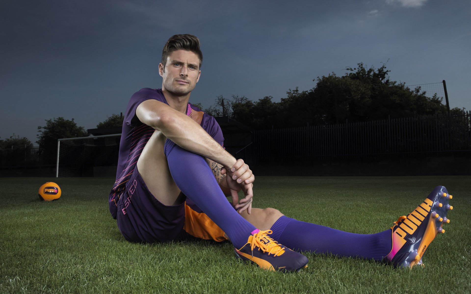 哈腾17中14轰33+19仍无缘今日最佳?因为你遇到了创纪录的字母哥,哈滕女友