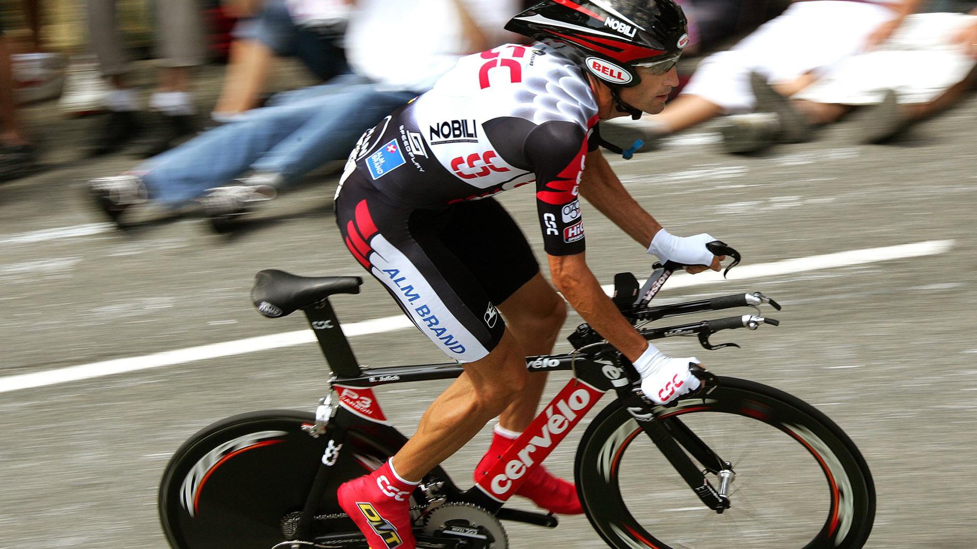 NBA历史最佳球员:乔丹、詹姆斯谁是GOAT?他们的职业生涯有何亮点?